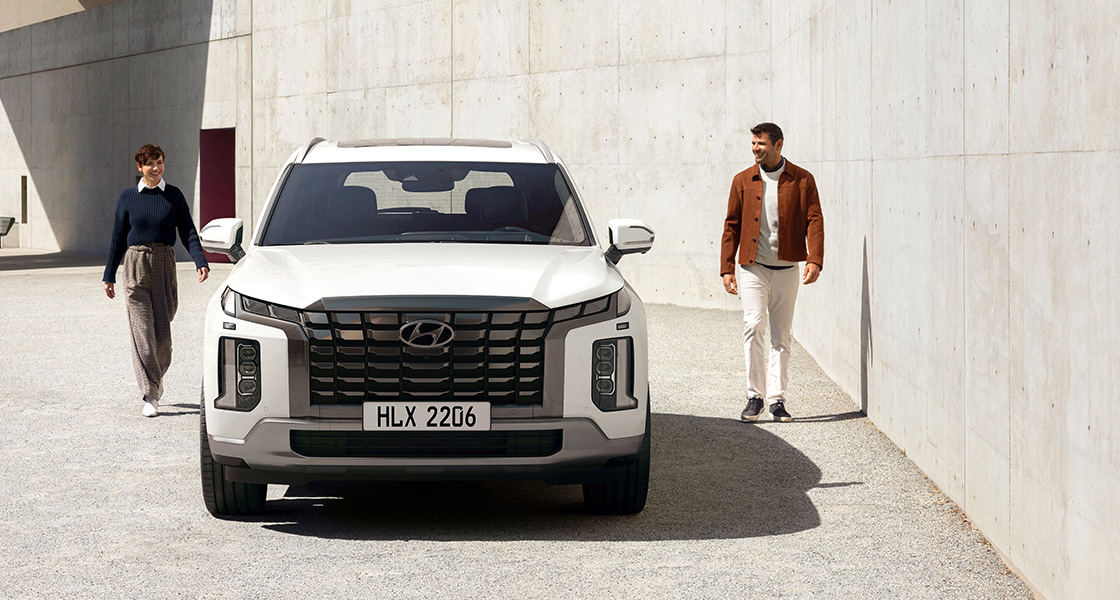 Hyundai SUV - PALISADE - The PALISADE will always have you looking forward to your drive. Its powerful powertrain delivers quiet, nimble performance that make it a delight to drive. And you’ll be driving with complete peace of mind knowing that PALISADE is equipped with advanced safety systems that protect you against the unexpected.